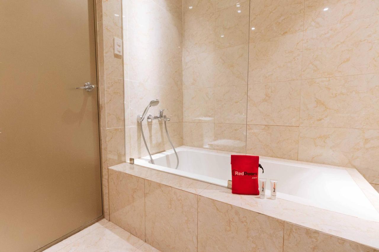 Reddoorz Premium @ South Triangle Quezon City Exterior photo