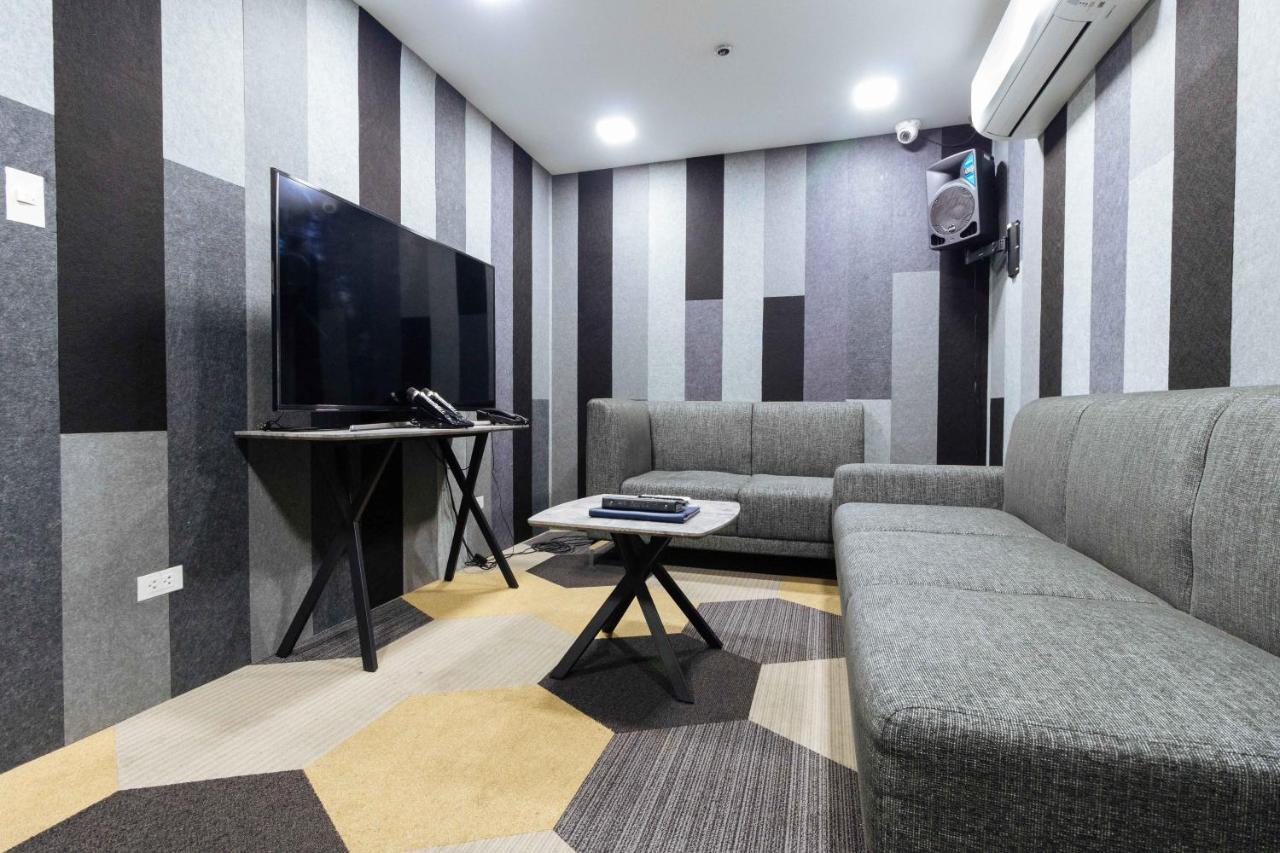 Reddoorz Premium @ South Triangle Quezon City Exterior photo