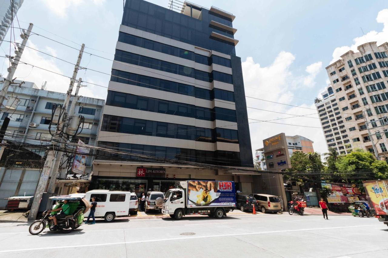Reddoorz Premium @ South Triangle Quezon City Exterior photo