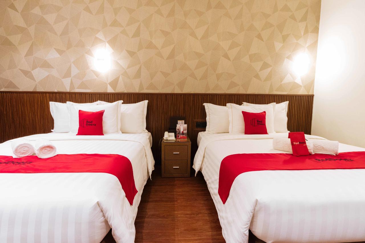 Reddoorz Premium @ South Triangle Quezon City Exterior photo