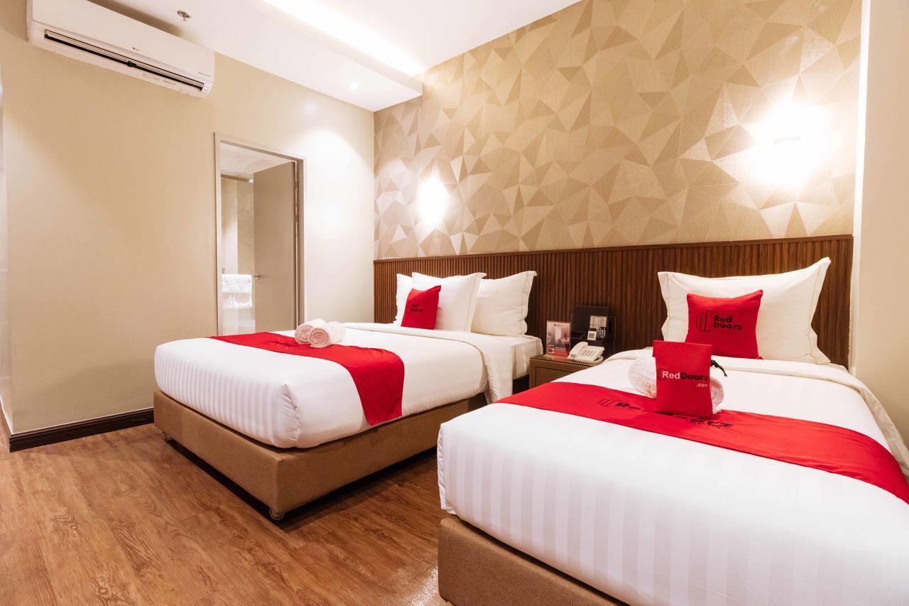 Reddoorz Premium @ South Triangle Quezon City Exterior photo