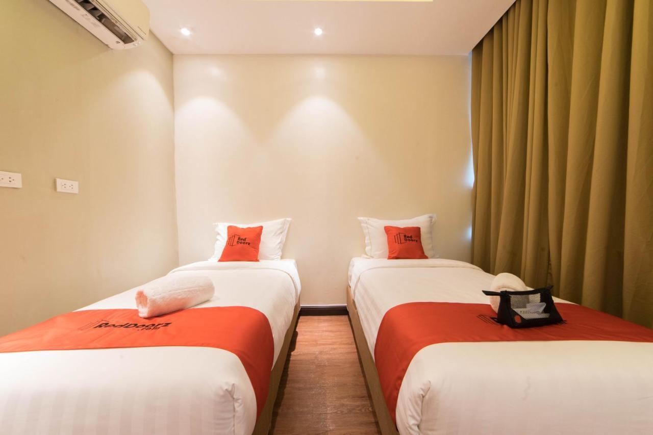 Reddoorz Premium @ South Triangle Quezon City Exterior photo