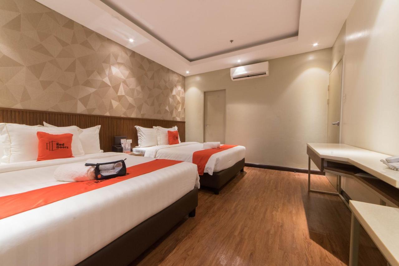 Reddoorz Premium @ South Triangle Quezon City Exterior photo