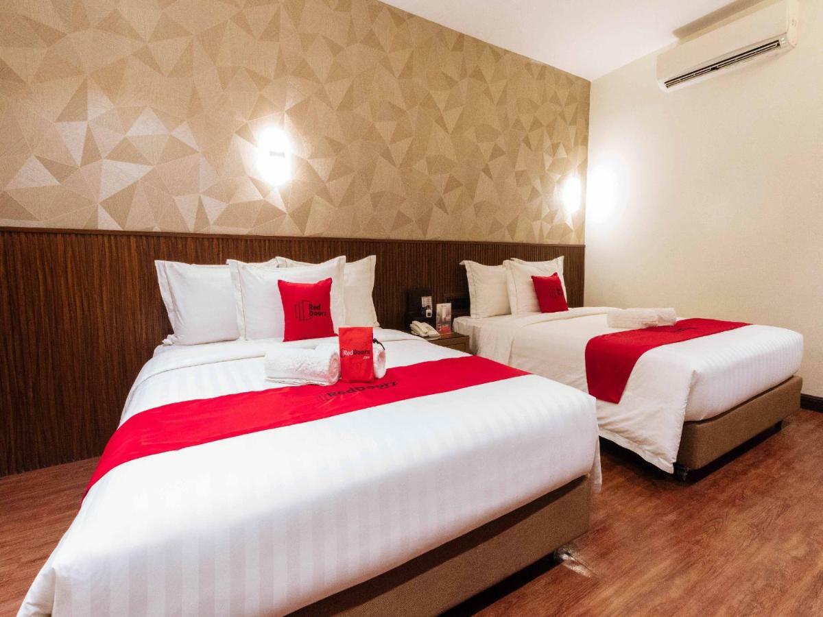 Reddoorz Premium @ South Triangle Quezon City Exterior photo