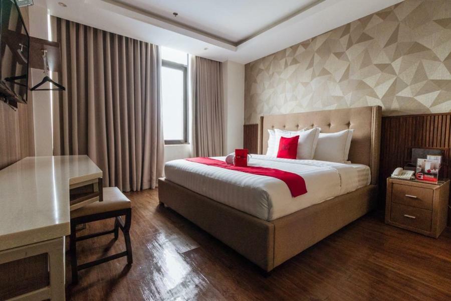 Reddoorz Premium @ South Triangle Quezon City Exterior photo