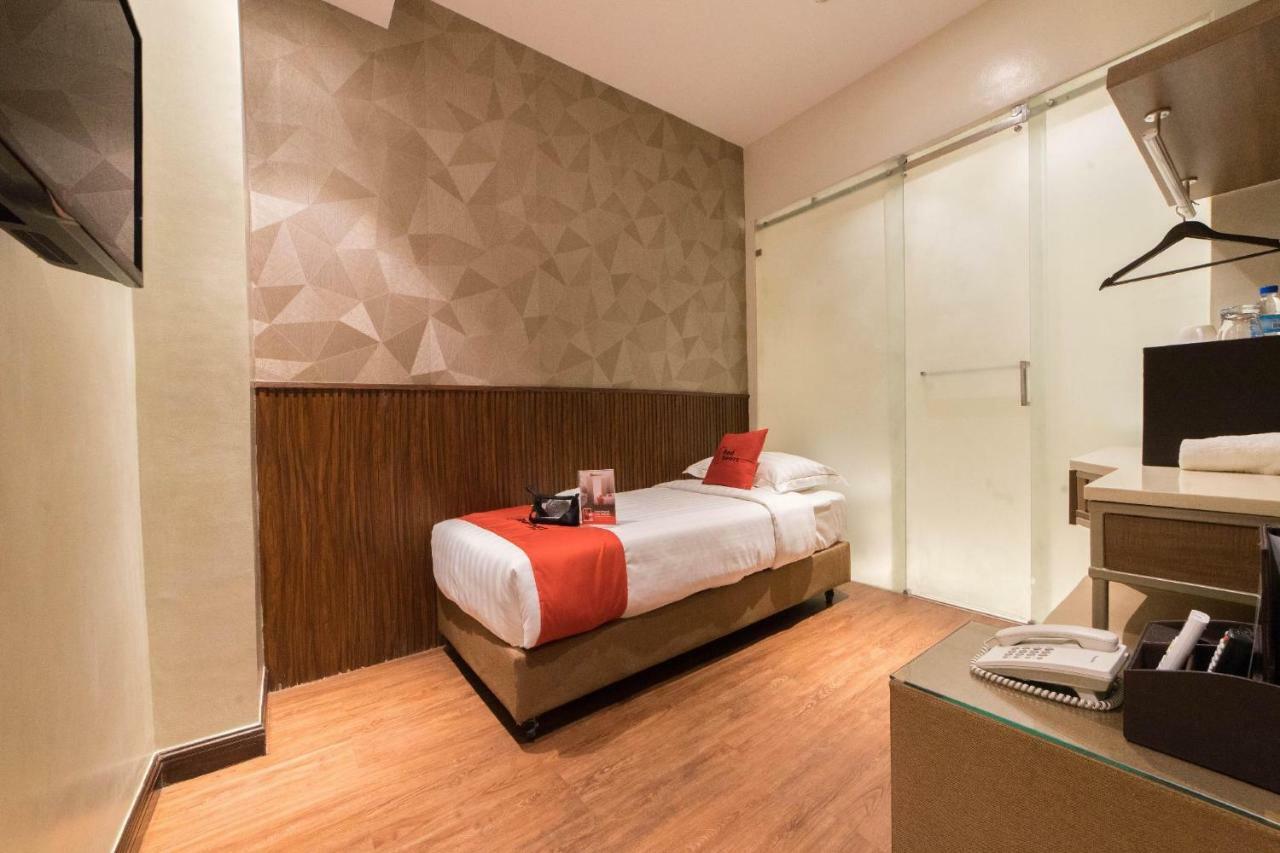Reddoorz Premium @ South Triangle Quezon City Exterior photo
