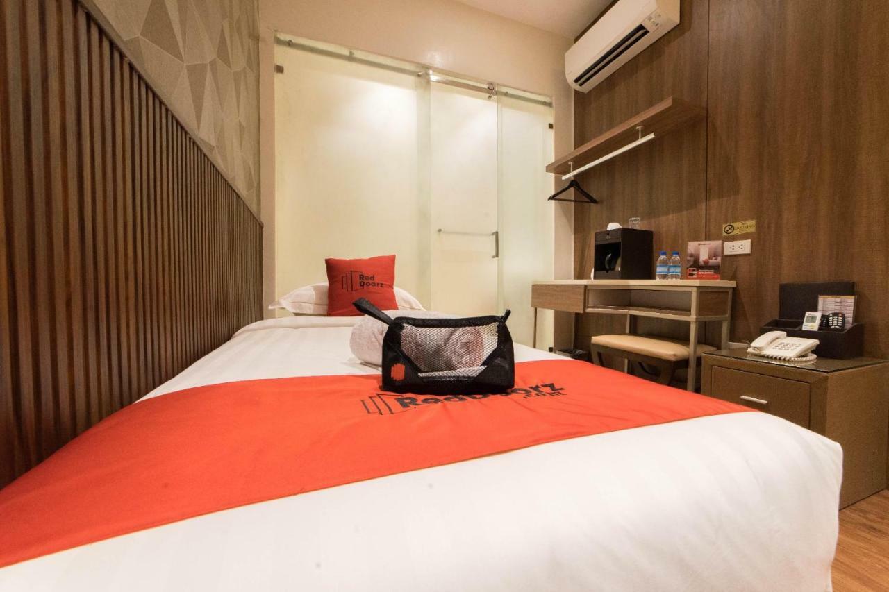 Reddoorz Premium @ South Triangle Quezon City Exterior photo