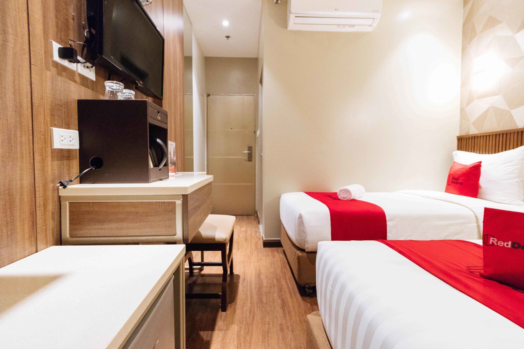 Reddoorz Premium @ South Triangle Quezon City Exterior photo