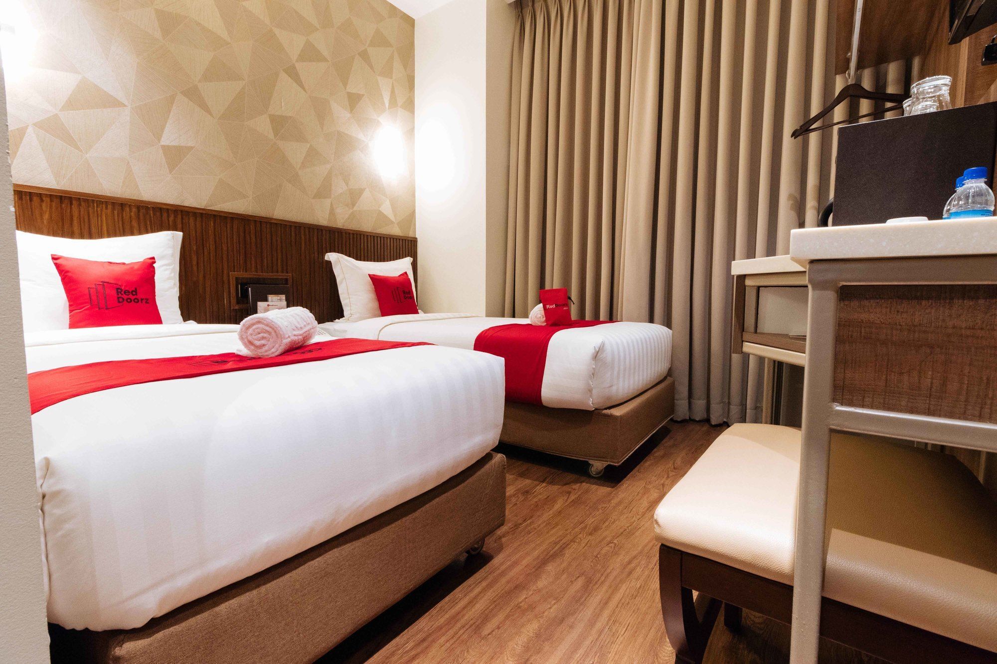 Reddoorz Premium @ South Triangle Quezon City Exterior photo