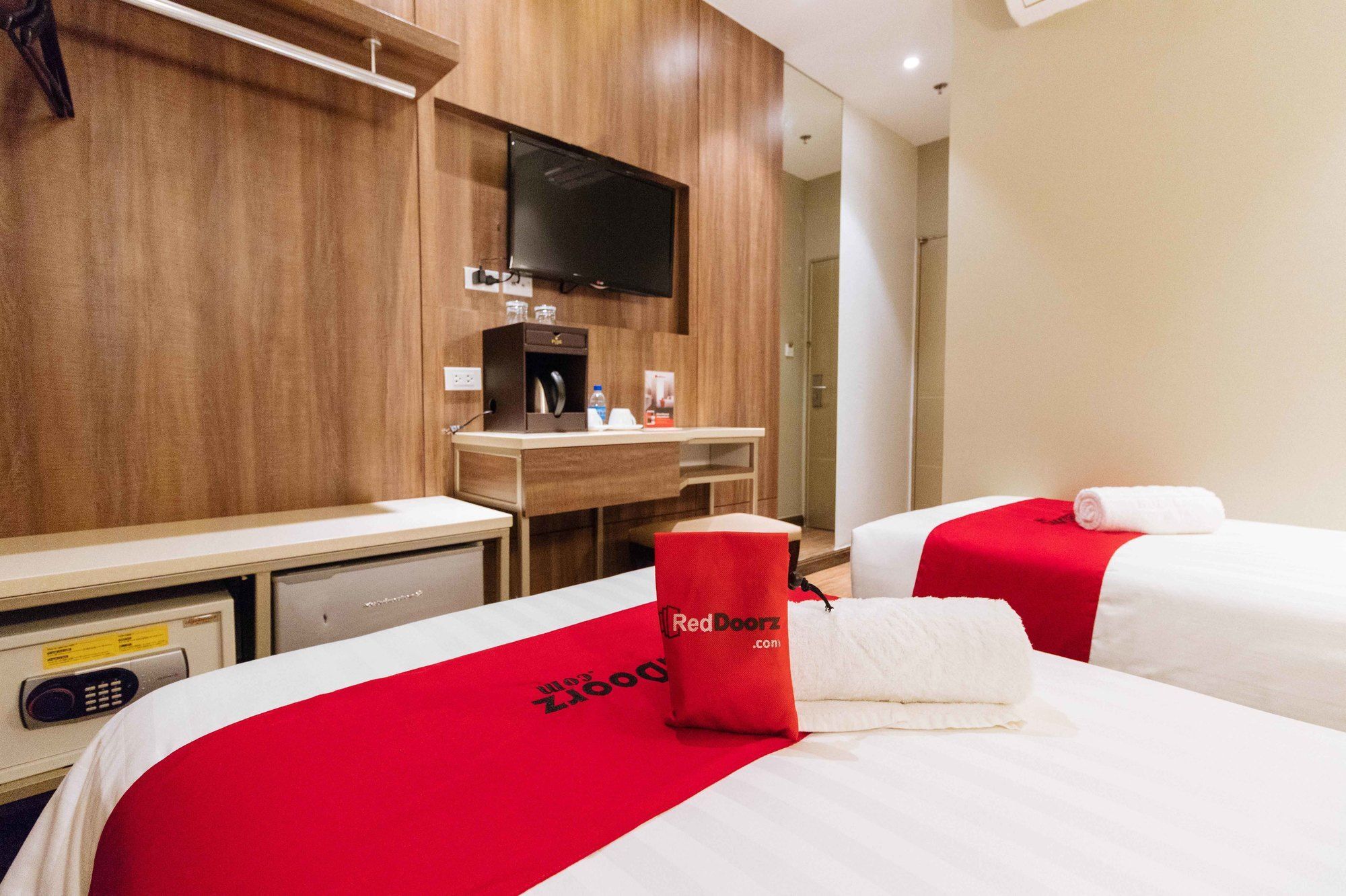 Reddoorz Premium @ South Triangle Quezon City Exterior photo