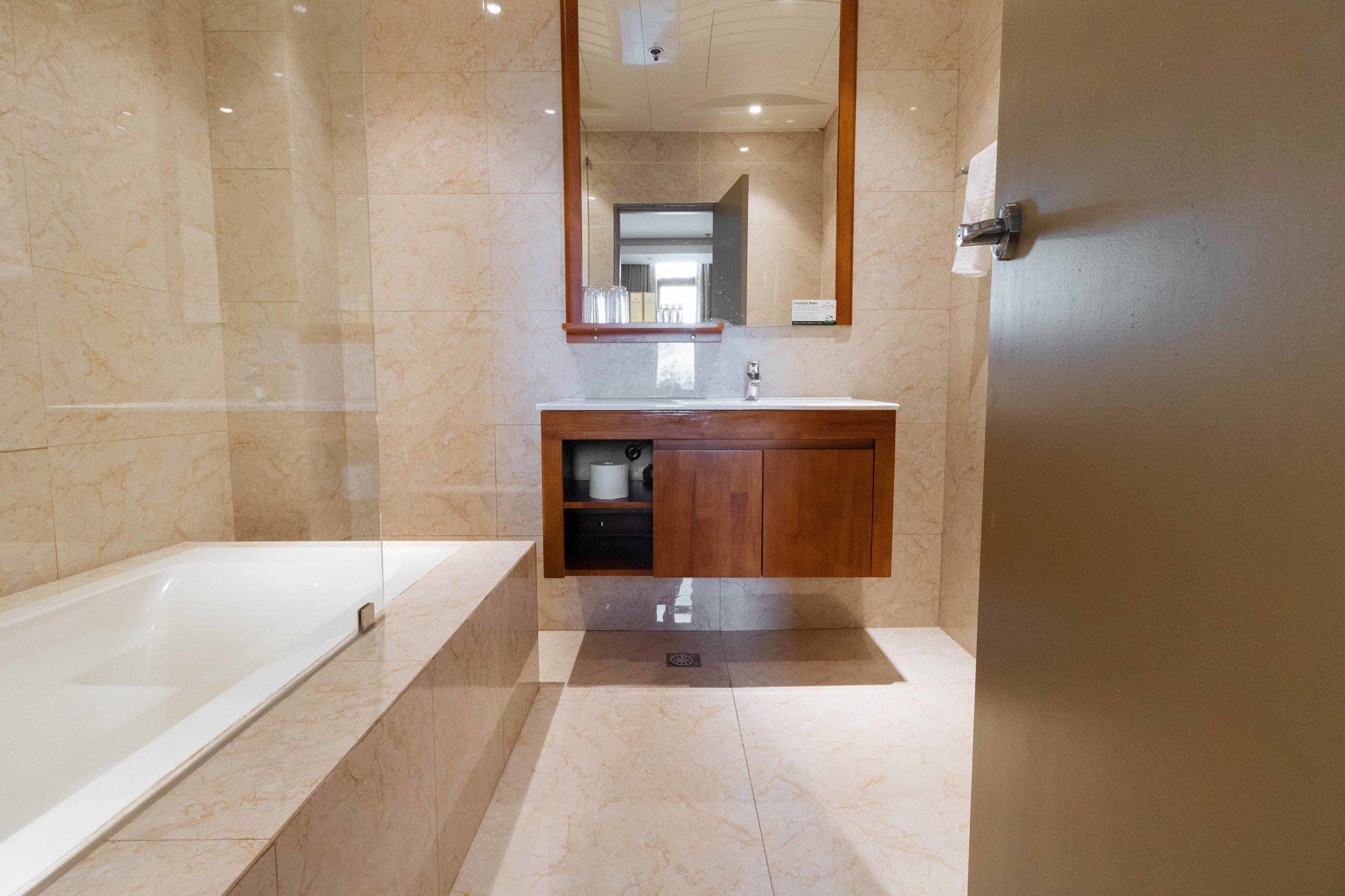 Reddoorz Premium @ South Triangle Quezon City Exterior photo