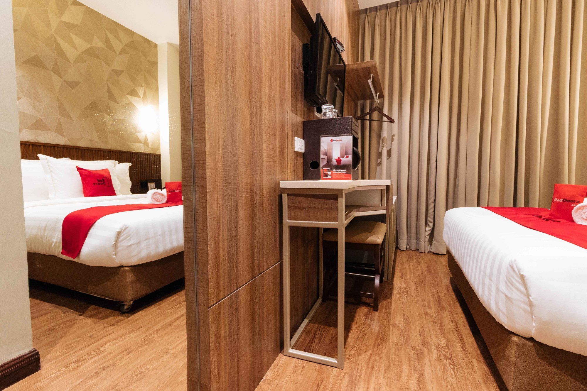 Reddoorz Premium @ South Triangle Quezon City Exterior photo