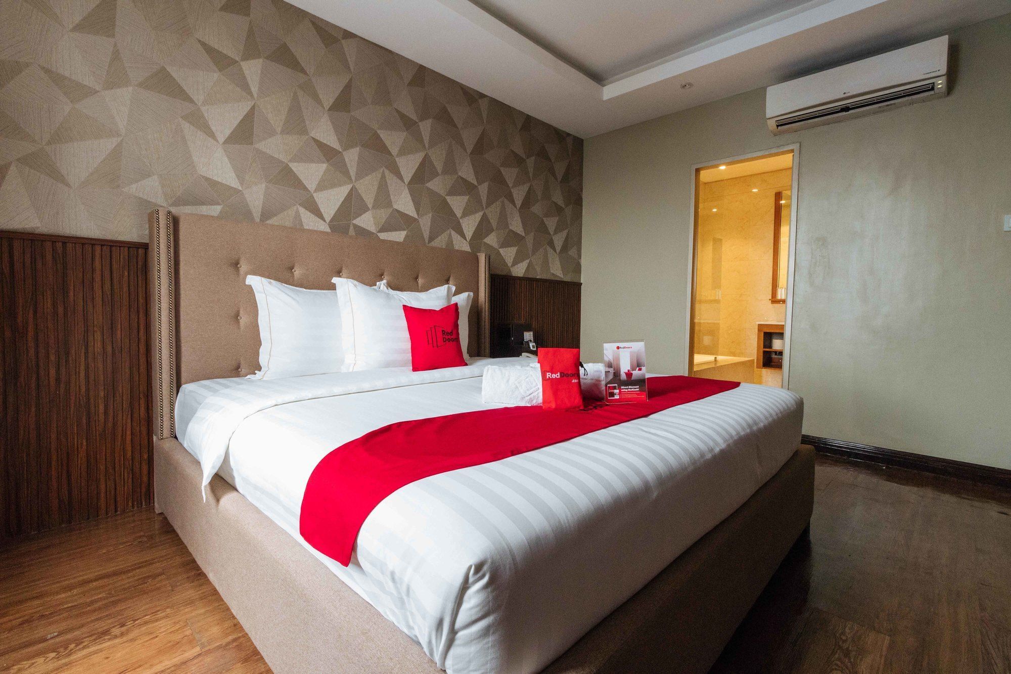 Reddoorz Premium @ South Triangle Quezon City Exterior photo